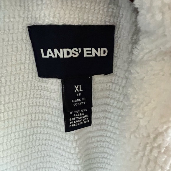 Lands’ End robe - Picture 2 of 4